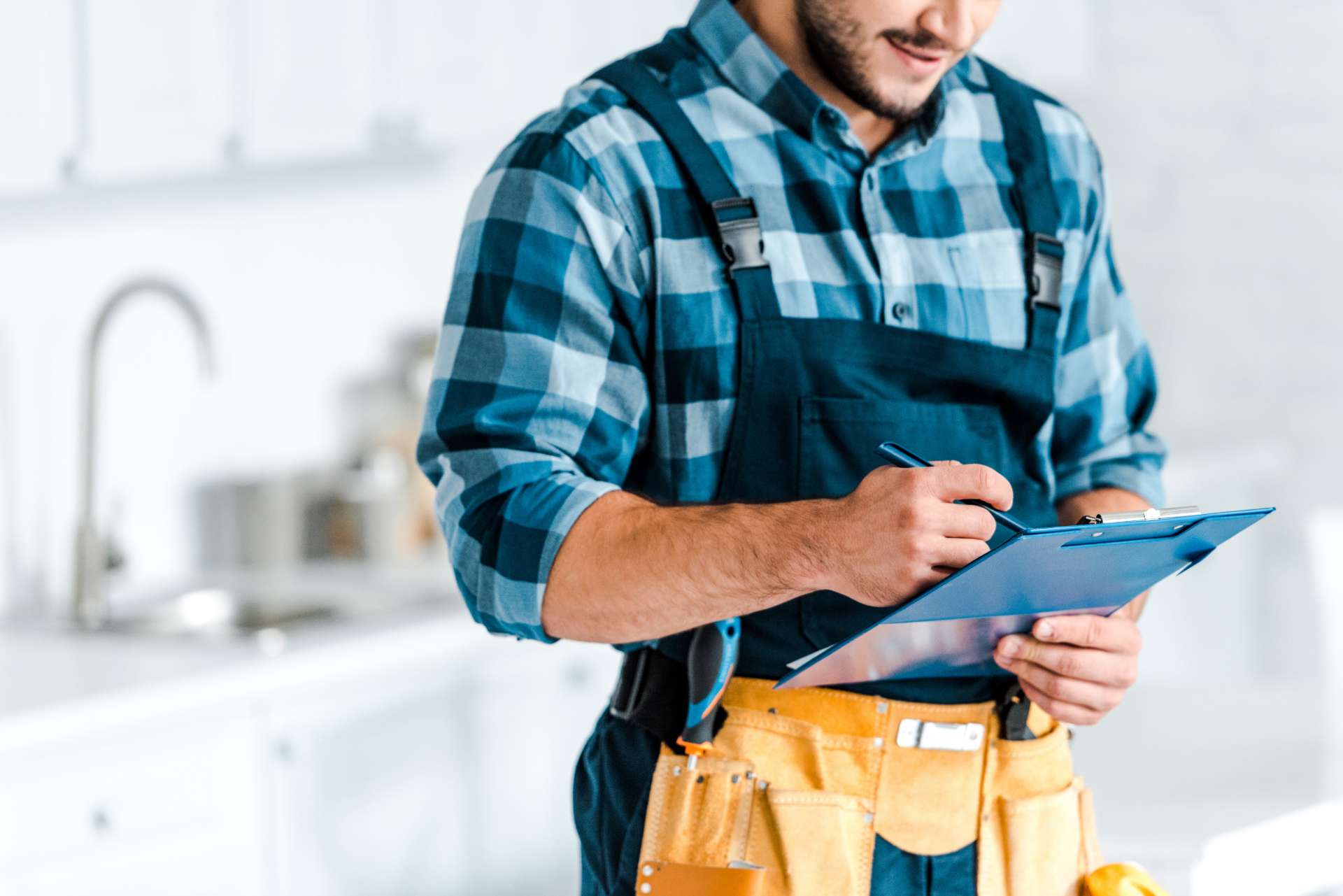 cropped view of of bearded workman holding clipboa 2024 11 17 13 19 40 utc Home Hi, I’m Lenny — Executive Home Comfort Advisor at Everest Heating & Cooling.